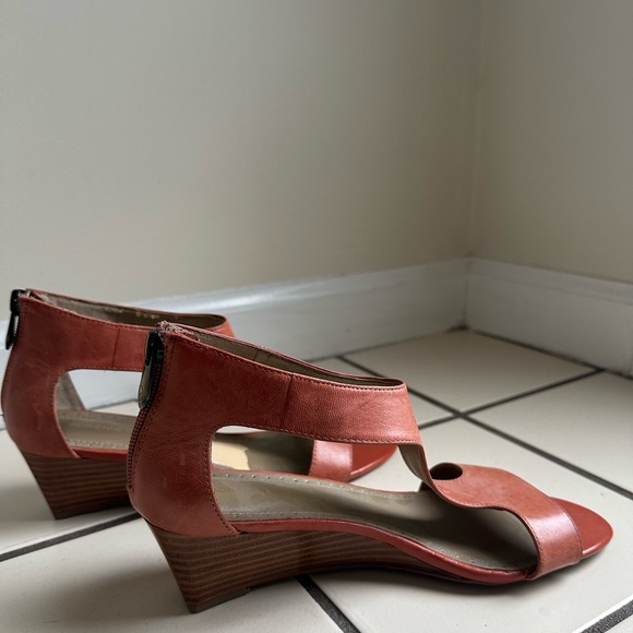 Adrienne Vittadini Peach Sandals- Size 7.5 - Picture 2 of 12